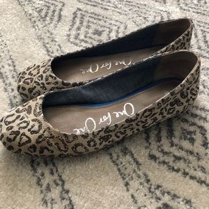 Leopard print Toms flats